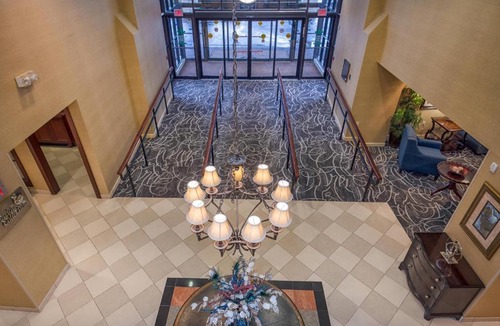 Court House Hotel | Clarion Collection Hotel Arlington Court Suites