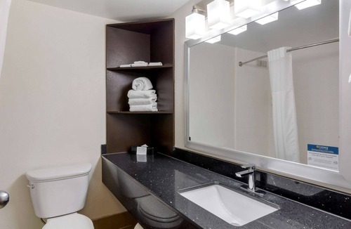 Charlottesville Hotel | Clarion Pointe Charlottesville