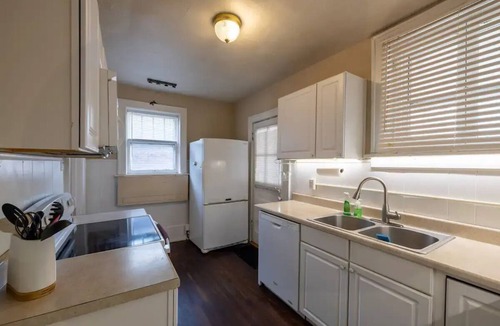 Clifton Heights House | Classic City Townhouse! safe, quite and great location!