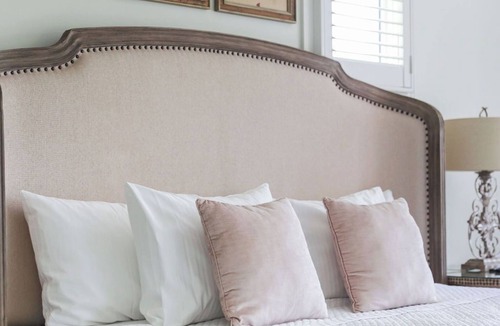 White Hall Bed & Breakfast | Classic Deluxe Room at The Inn at Stinson Vineyards