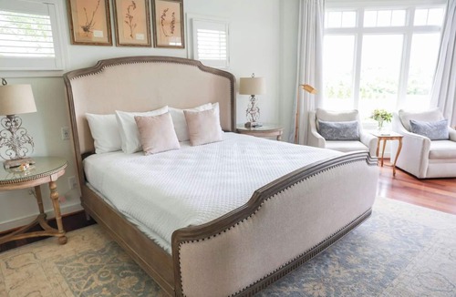 White Hall Bed & Breakfast | Classic Deluxe Room at The Inn at Stinson Vineyards