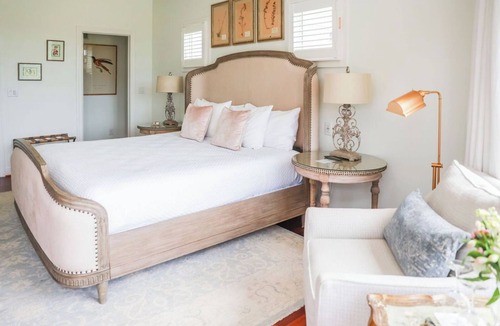 White Hall Bed & Breakfast | Classic Deluxe Room at The Inn at Stinson Vineyards