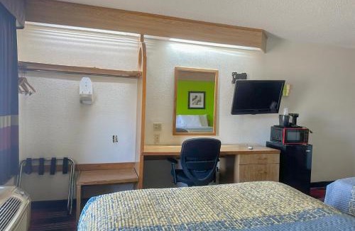 Parkway Village Hotel | Classic Inn By Townhouse American Way Memphis I 240