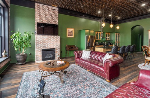 Marion Apartment | Clawfoot Tub · Historic Downtown