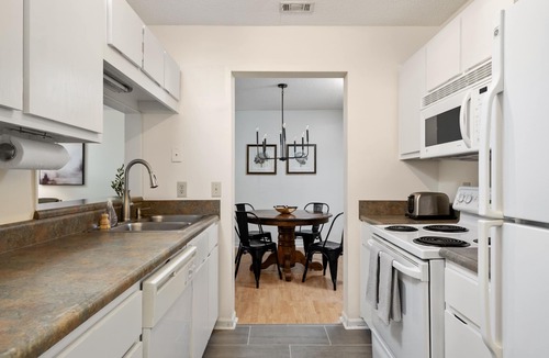 Meadowbrook Condo | Clean Cozy 2 Bedroom Condo Nestled Near All Things Birmingham 280 Area