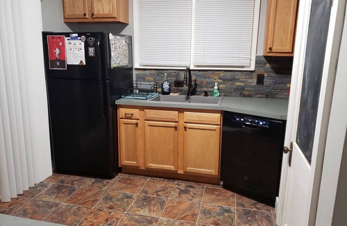 Newport House | Clean, Quiet, Cozy & Fun - Close to UC and St. Elizabeth Networks
