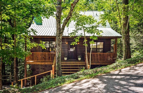 Townsend Cabin | Clean & Quiet w/Private HotTub Near Cades Cove