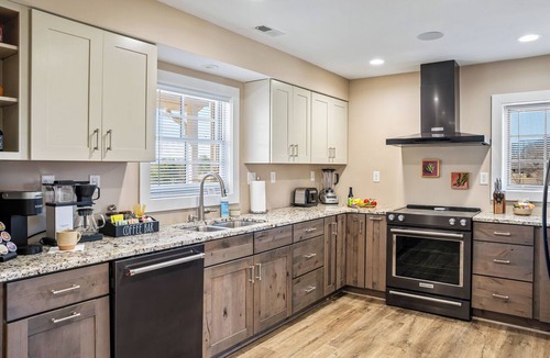 Keene House | Clear Sky Cottage- Close to Cville, Monticello & Vineyards