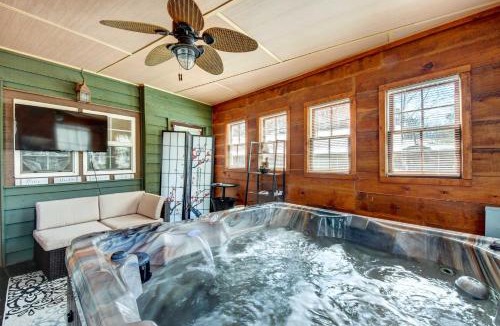 Cleveland House | Cleveland Cabin w/Private Hot Tub ~ 7 Mi to Helen