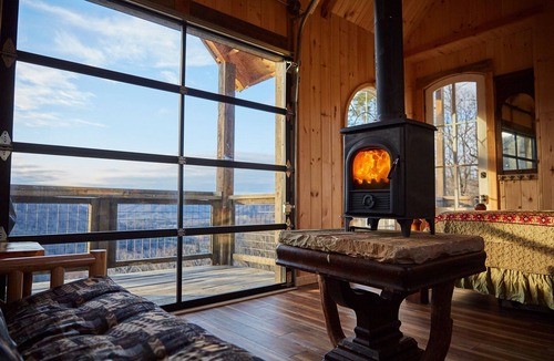 Fletcher Cabin | CLIFFSIDE CABIN - Breathtaking Cliffside Gem Off Grid-Cabin Adventure!