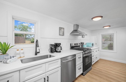 St. Louis House | Close to All STL : Adorable 3BR/2BTH : STL Zoo Forest Park Wash U Hospitals