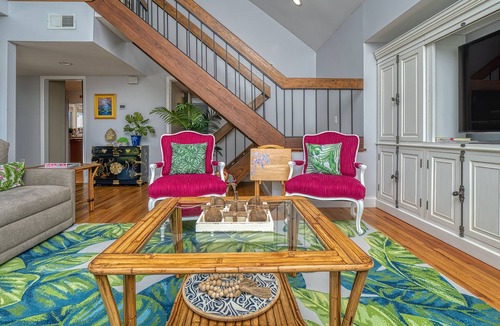 Spinnaker Beachhouses House | Close to Beach! Professionally Decorated! Pet Friendly! Amenity Cards!