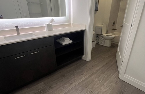 Four Corners Hotel | Close to Disney! 3-bedroom hotel in tranquil Winter Garden