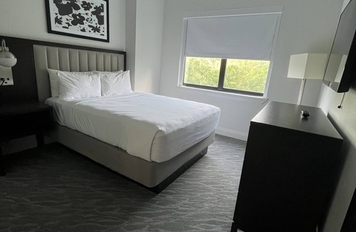 Four Corners Hotel | Close to Disney! 3-bedroom hotel in tranquil Winter Garden