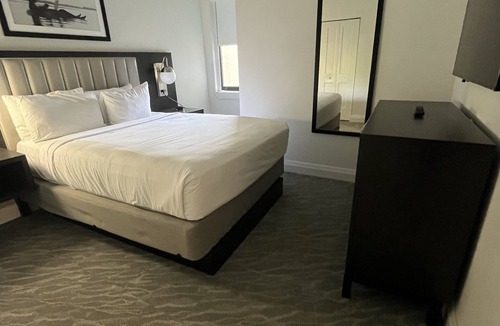 Four Corners Hotel | Close to Disney! 3-bedroom hotel in tranquil Winter Garden