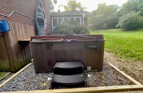 Blacksburg Apartment | Close to downtown Blacksburg, hot tub, sleeps 7!