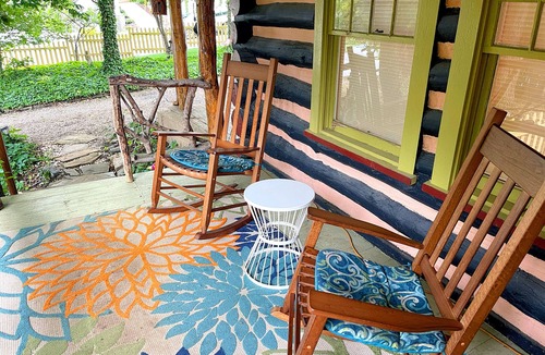 Grove Park- Sunset Cottage | CLOSE TO DOWNTOWN- The Peacock Retreat- Dogs Stay Free