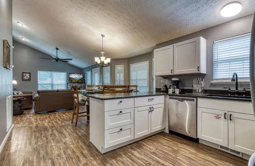 Pigeon Forge Ski Chalet | Close to Pigeon Forge and Dollywood One Story 2 bedroom dog Friendly