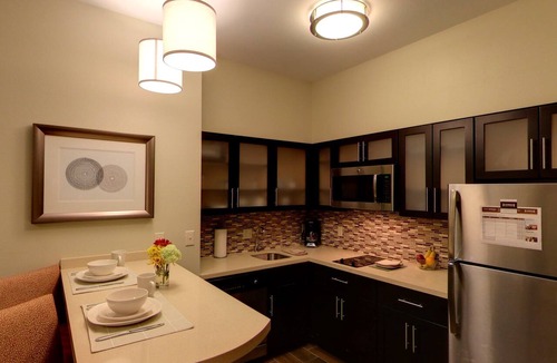 Bryant Pattengill East Apartment | Close to the University of Michigan + In Research Park | 24 Hour Business Center + Indoor Pool