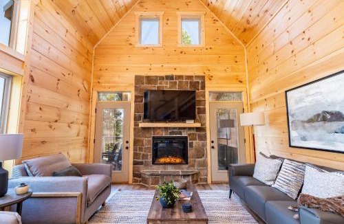 Sevierville House | Cloudchaser Cabin, Private, New Cabin, 2 Kings, Cozy, Modern, Hot Tub, View, Theater