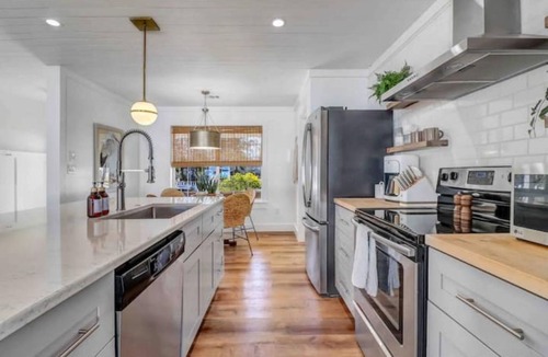 Old Town Bluffton House | Coastal Cottage near DT Bluffton w/Golf Cart
