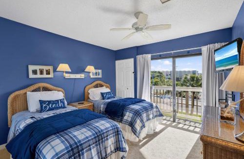 Siesta Key House | Coastal Lakehouse Condo on Siesta Key Public Beach