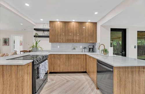 Middle River Terrace House | Coastal Modern Retreat | Newly Renovated