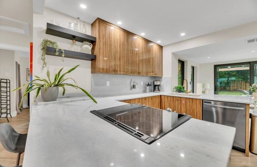 Middle River Terrace House | Coastal Modern Retreat | Newly Renovated