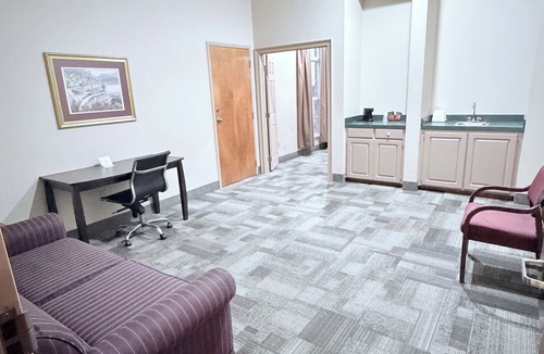 Collins Hotel | Collins Inn & Suites