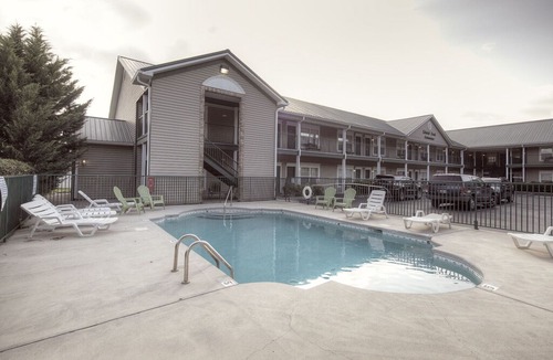 Pigeon Forge Condo | Colonial Crest 104 - Great location! - You can walk to town!