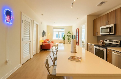 Fairfax Apartment | Colorful Designer 2BR with Pool & Gym