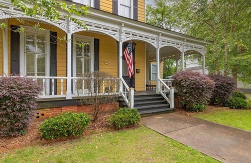 Columbus House | Columbus's Luxurious Mansion! Stay at Goldfinch