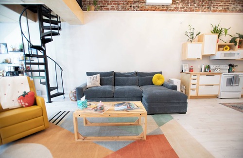 Seymour Apartment | Come and stay in our Cozy Upstairs Apartment