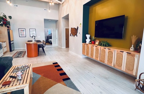 Seymour Apartment | Come and stay in our Cozy Upstairs Apartment