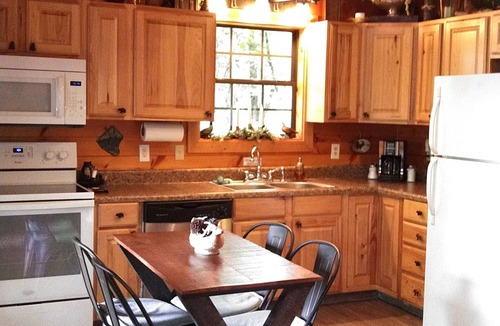 Sevierville Cabin | Come relax in our privately located but convenient cozy cabin !