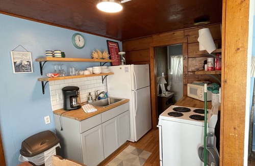 Oscoda Resort | Come up pre-season for great rates! Unit #2-one queen bed, full bathroom