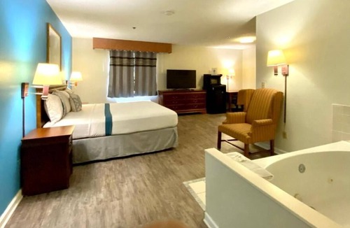Mount Vernon House | Comfort and Convenience! Free Breakfast, Free Parking, Near Cypress Slough