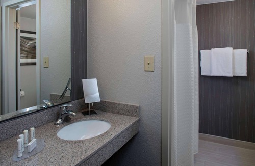 Norcross Hotel | Comfort and Convenience! 2 Family-friendly Units | Pool & Gym Access!