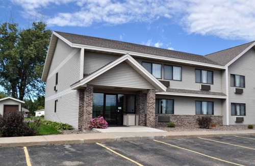 Thorp House | Comfort and Convenience! 4 Convenient Units, Free Breakfast, Pet-Friendly
