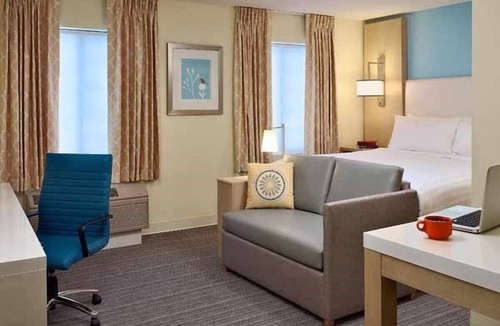 Auburn Hills Hotel | Comfort & Convenience at Auburn Hills! Kitchenette, Outdoor Pool, Free Breakfast