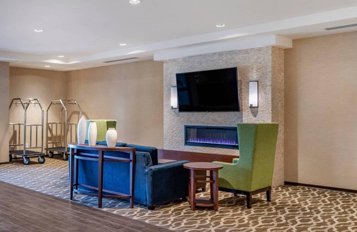 Drayton Plains Hotel | Comfort Inn & Suites Clarkston Pine Knob Area