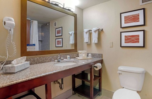 Highlands - Perkins Hotel | Comfort Inn University Area