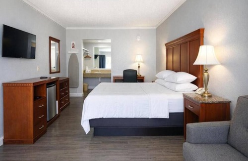 Antioch Hotel | Comfort Room, one king bed accessible non-smoking