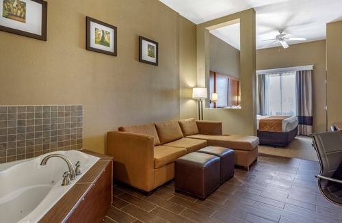 Batesville Hotel | Comfort Suites Batesville