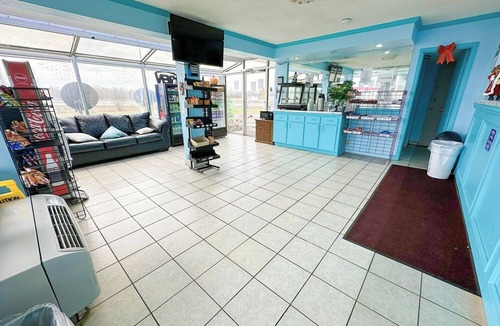 Madisonville Hotel | Comfortable 2 Units with 2 Full Beds for Families Near Local Parks
