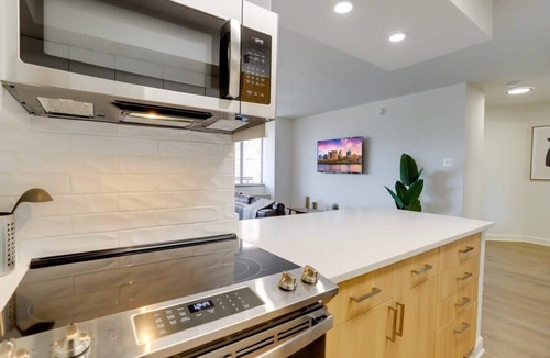 Pentagon City Apartment | Comfortable Apt – Steps from Pentagon City & Metro