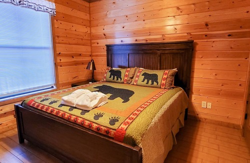 Smoky Mountains Cabin | Comfortable Cabin w/ Private Hot Tub, WiFi, Gas Fireplace, Central AC, and W/D