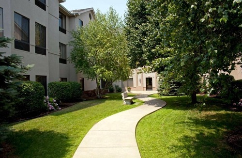 South Bend Hotel | Comfortable Room w/Sofa Bed & Hot Breakfast Included – Ideal for Families