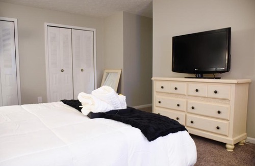 Hayfield Dundee Apartment | Comfy 2BR-1 Retreat in an ideal location Entire apartment or individual rooms avail