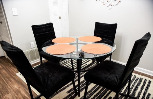 Hayfield Dundee Apartment | Comfy 2BR-1 Retreat in an ideal location Entire apartment or individual rooms avail